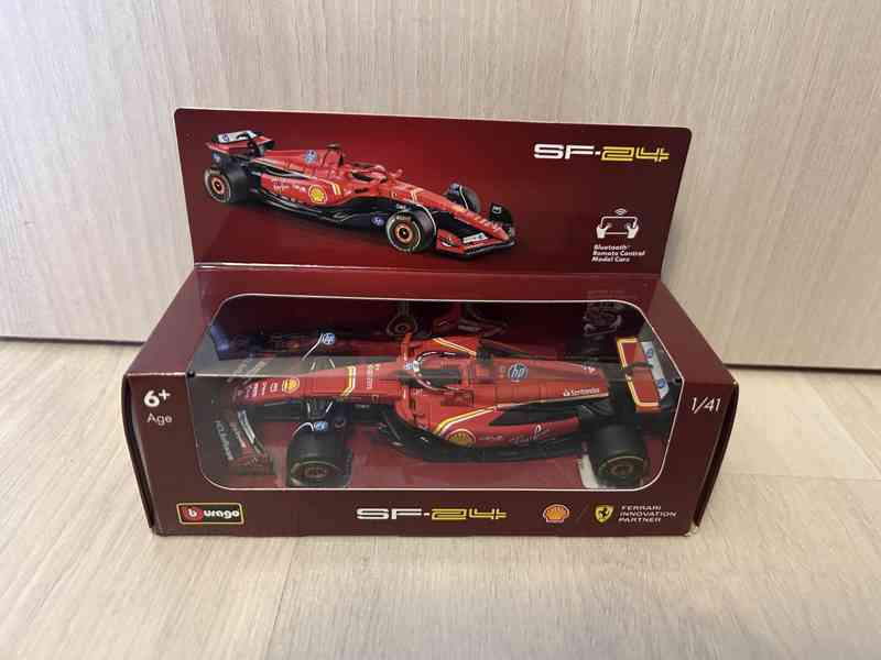 Ferrari formule model SF-24 nové na ovládání - foto 8