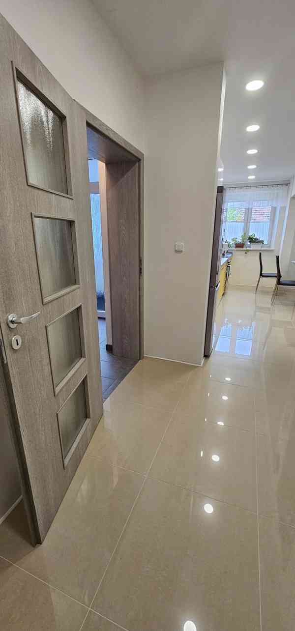 NABÍDKA PRONÁJMU LUXUSNÍHO, PROSTORNÉHO BYTU 2+KK V RAJHRADĚ - foto 12