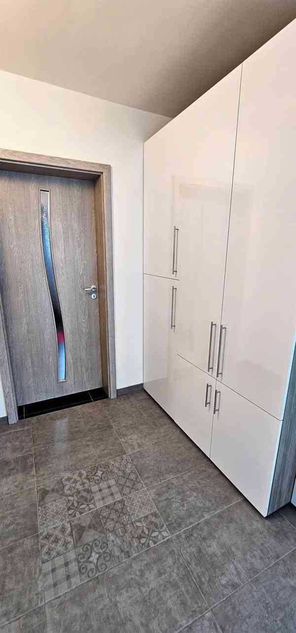 NABÍDKA PRONÁJMU LUXUSNÍHO, PROSTORNÉHO BYTU 2+KK V RAJHRADĚ - foto 17