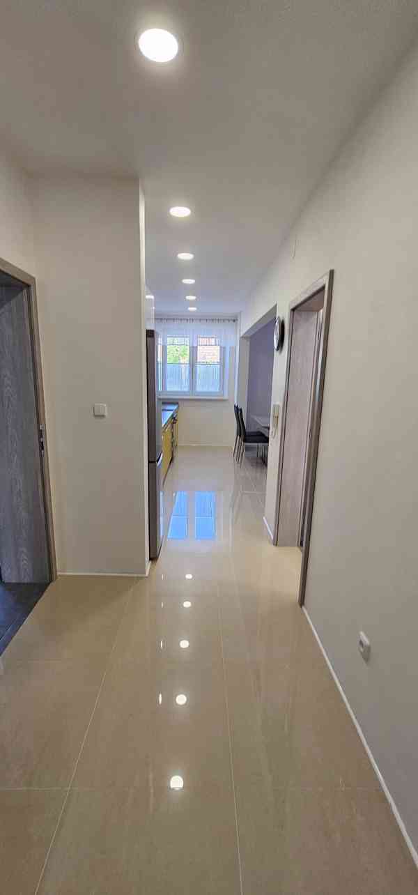 NABÍDKA PRONÁJMU LUXUSNÍHO, PROSTORNÉHO BYTU 2+KK V RAJHRADĚ - foto 10