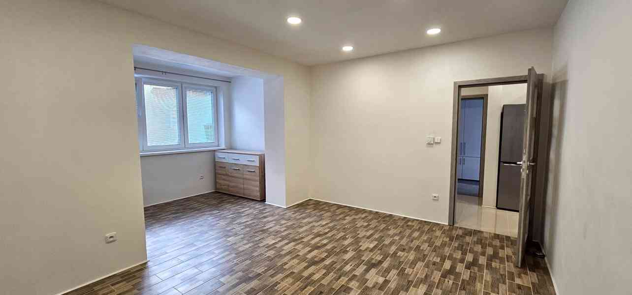 NABÍDKA PRONÁJMU LUXUSNÍHO, PROSTORNÉHO BYTU 2+KK V RAJHRADĚ - foto 11