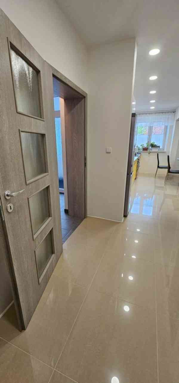 NABÍDKA PRONÁJMU LUXUSNÍHO, PROSTORNÉHO BYTU 2+KK V RAJHRADĚ - foto 11