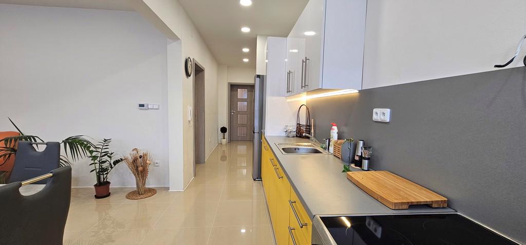 NABÍDKA PRONÁJMU LUXUSNÍHO, PROSTORNÉHO BYTU 2+KK V RAJHRADĚ - foto 8