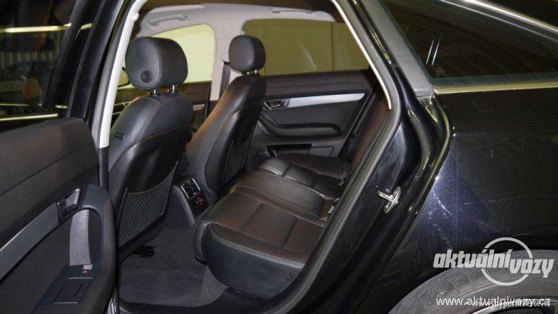 Audi A6 2.8, benzín, rok 2011, navigace, kůže - foto 11