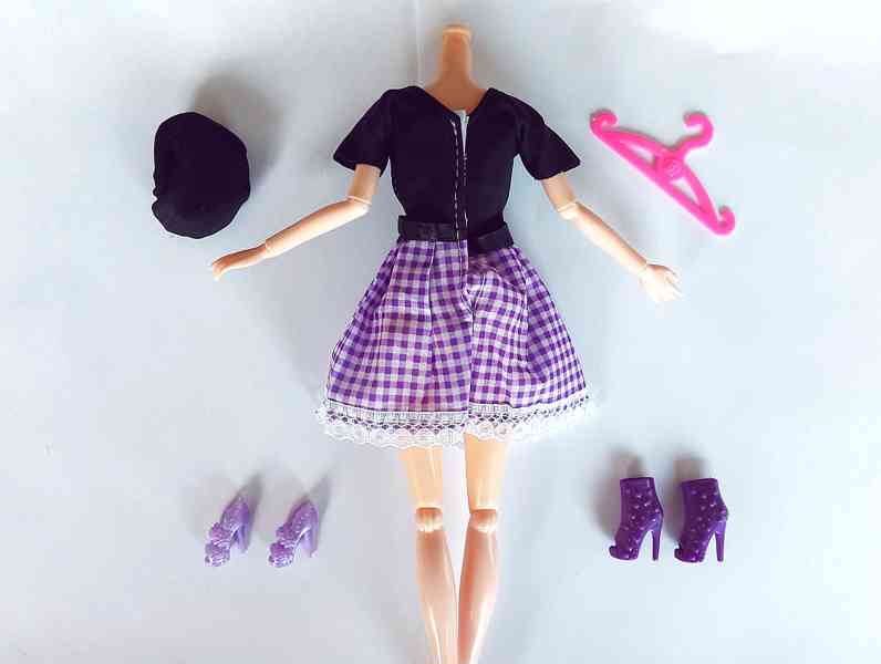 NOVÉ! Set pro panenku Barbie, šaty + baret + 2x boty + ram. - foto 9
