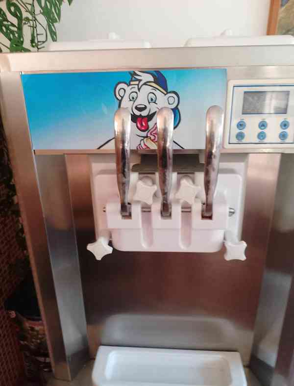 Zmrzlinový 3 pákový stroj - foto 2