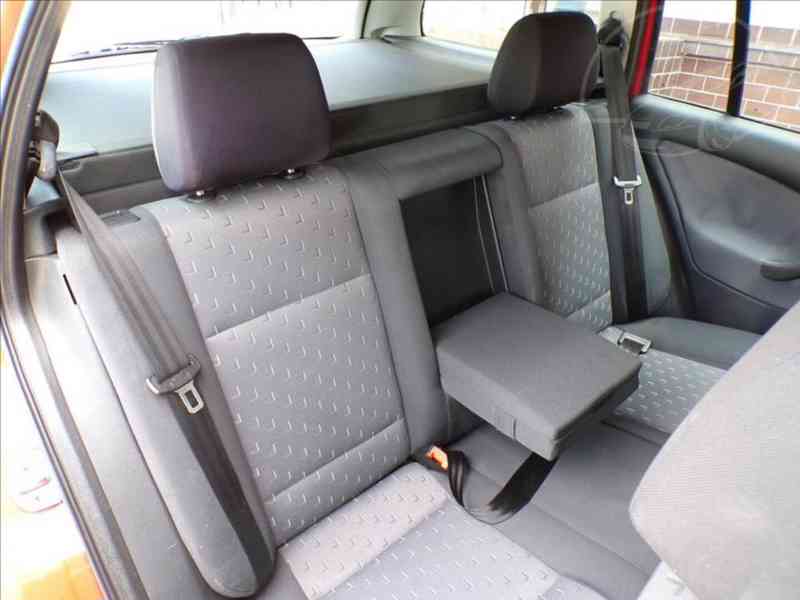 Škoda Octavia 2,0 i KLIMA,TAŽ.ZAŘ. - foto 11