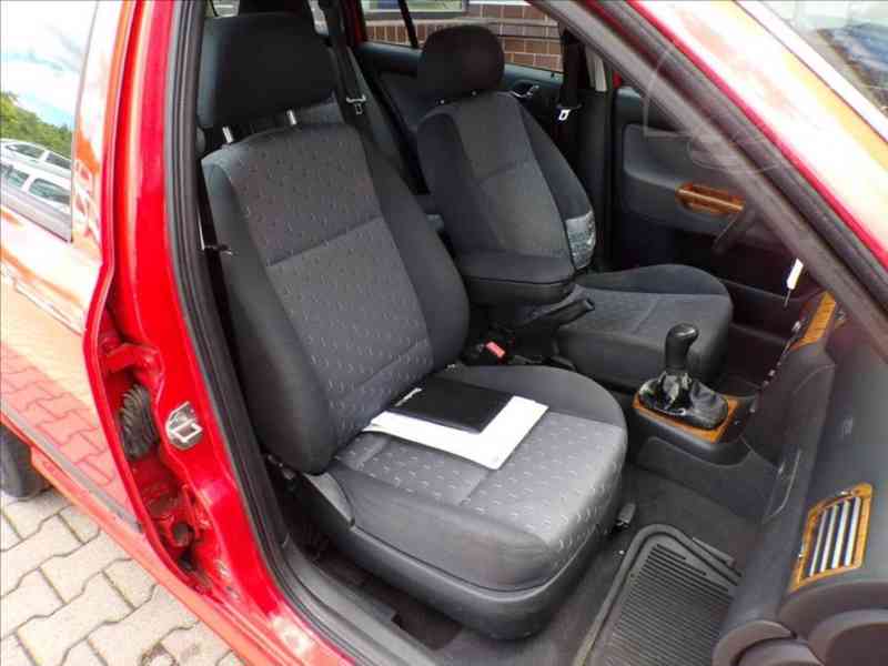 Škoda Octavia 2,0 i KLIMA,TAŽ.ZAŘ. - foto 16