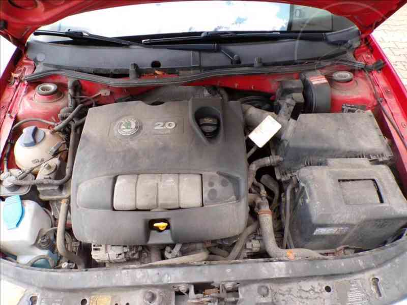 Škoda Octavia 2,0 i KLIMA,TAŽ.ZAŘ. - foto 17