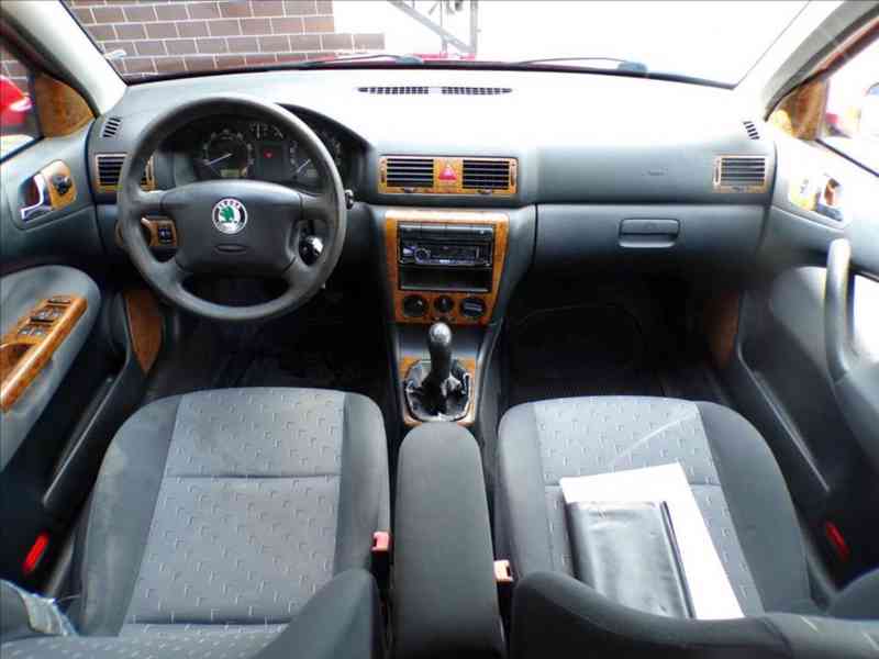 Škoda Octavia 2,0 i KLIMA,TAŽ.ZAŘ. - foto 5