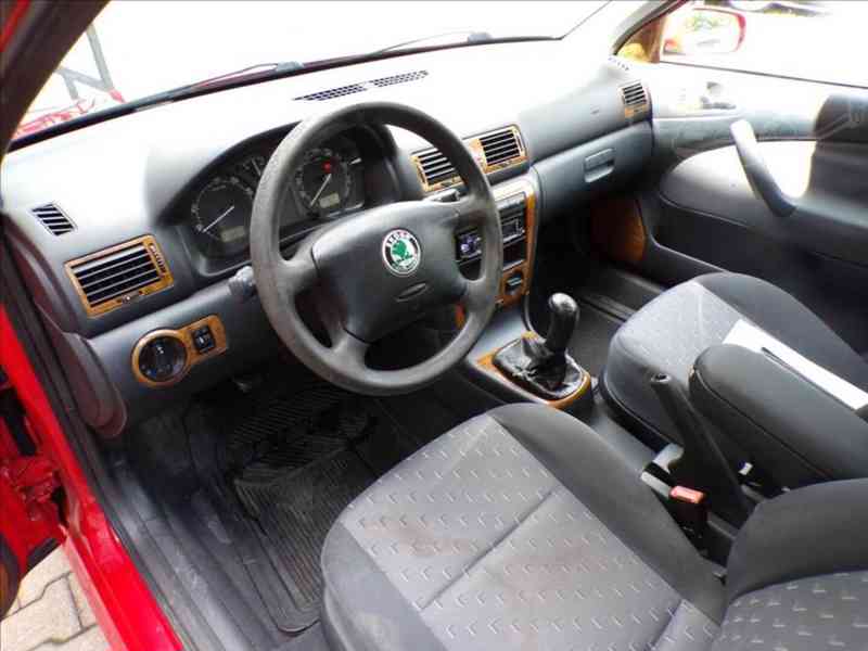 Škoda Octavia 2,0 i KLIMA,TAŽ.ZAŘ. - foto 8
