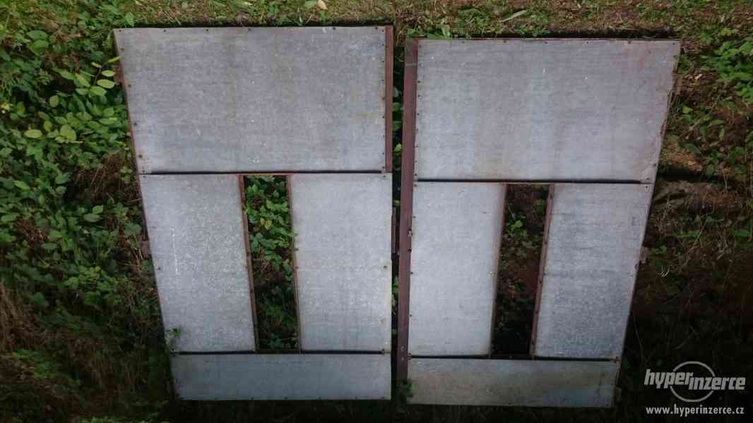 Levná starší vrata výška 199 cm dvoukřídlá šířka 2x120 cm - foto 1