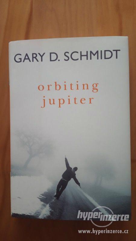 Gary D. Schmidt: orbiting jupiter  (v angličtině) - foto 1