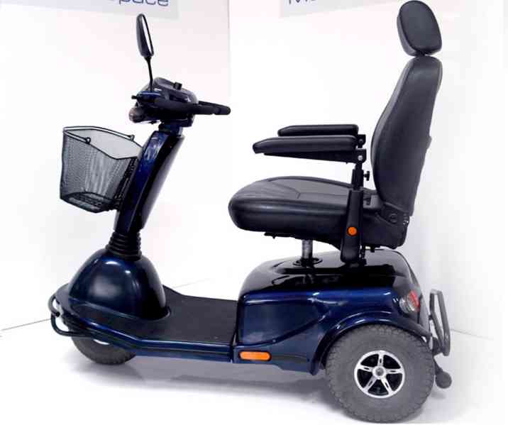 Repasovaný invalidní tříkolový skútr