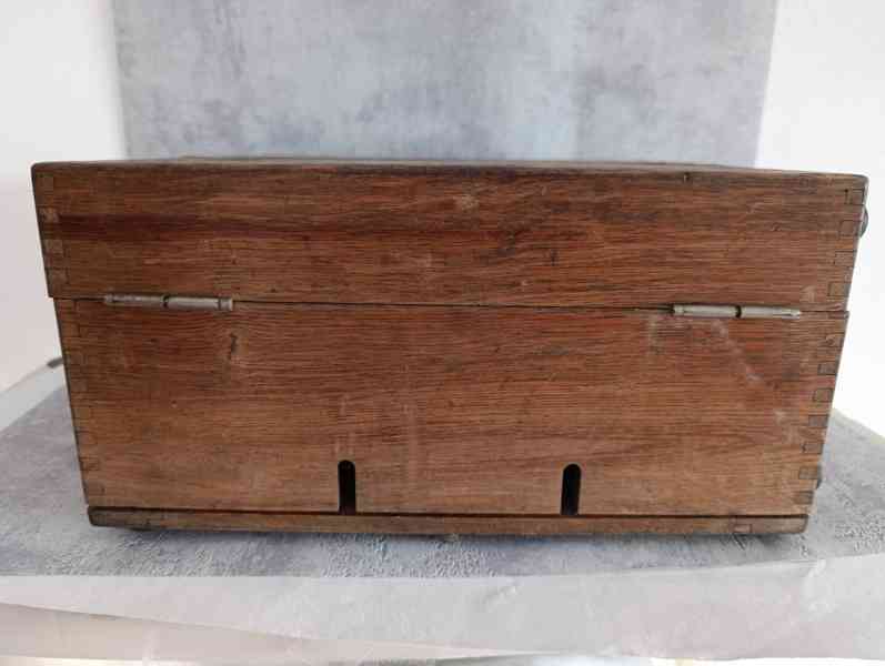 Starý velice zachovalý německý přístroj v dřevěné bedně  - foto 20