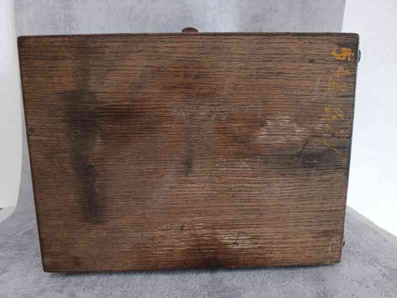 Starý velice zachovalý německý přístroj v dřevěné bedně  - foto 8