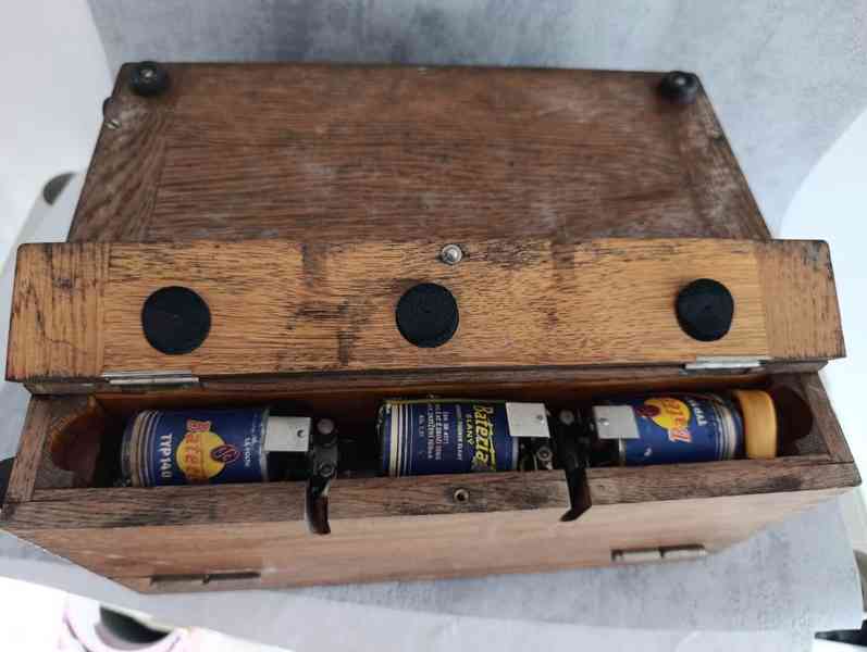 Starý velice zachovalý německý přístroj v dřevěné bedně  - foto 26