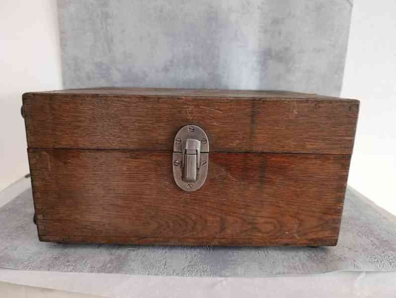 Starý velice zachovalý německý přístroj v dřevěné bedně  - foto 4