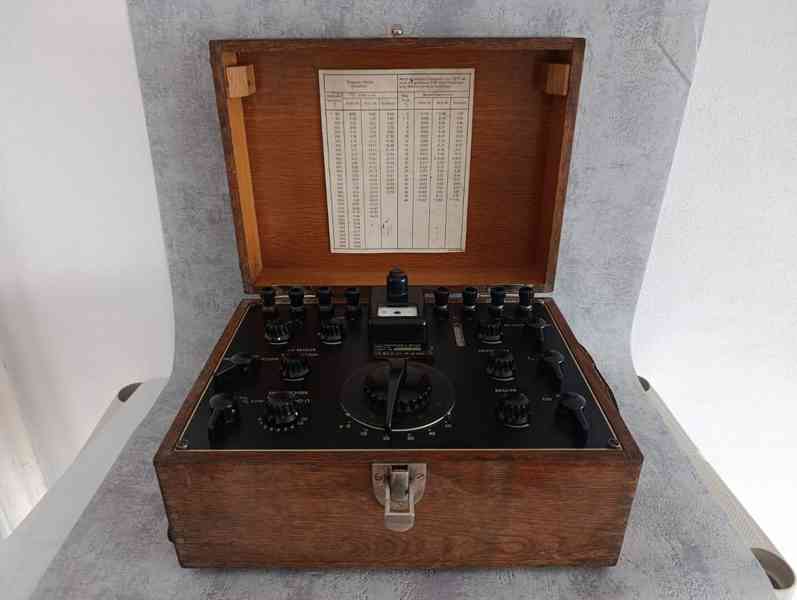 Starý velice zachovalý německý přístroj v dřevěné bedně  - foto 7