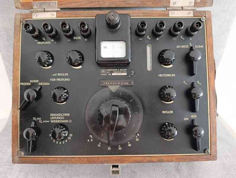 Starý velice zachovalý německý přístroj v dřevěné bedně  - foto 14