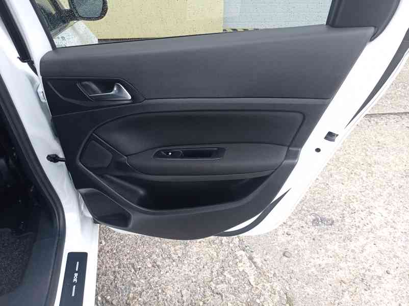 Peugeot 308 1.2i 96kW Navi/Panorama/1Maj - foto 21