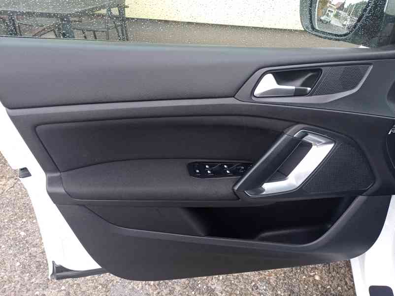 Peugeot 308 1.2i 96kW Navi/Panorama/1Maj - foto 10