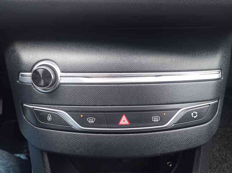 Peugeot 308 1.2i 96kW Navi/Panorama/1Maj - foto 35