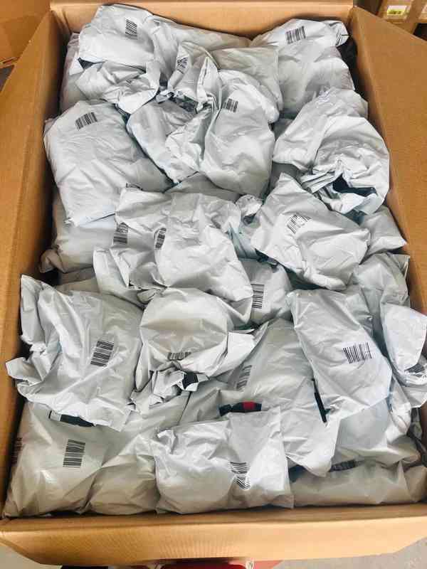 Neotevřené Amazon balíčky  - foto 3