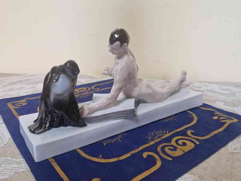 Porcelánová socha Filosofická Disputace s Marabu Rosenthal - foto 7