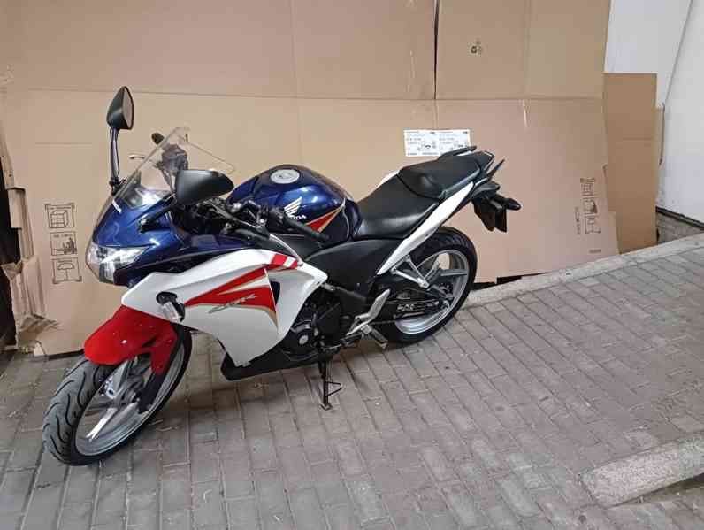 Motocykl Honda CBR 250R - foto 2