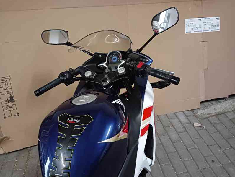 Motocykl Honda CBR 250R - foto 4