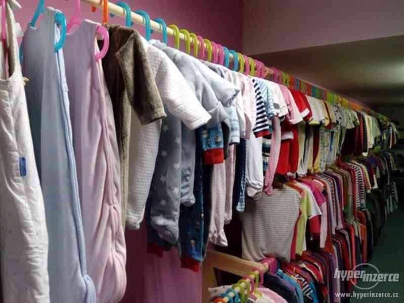 Vybavení obchodu s dětským oblečením - foto 8