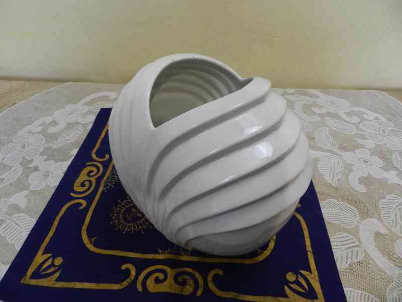 Zajímavá Art Deco bílá keramická Váza - foto 3