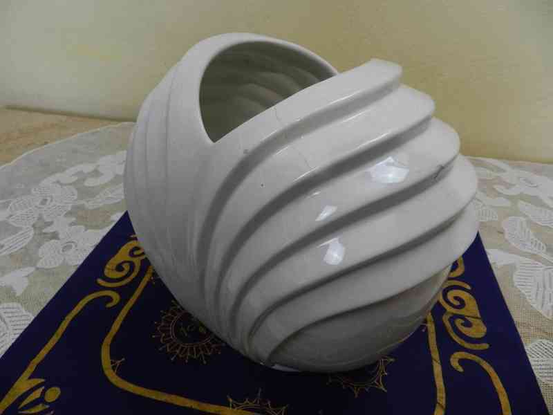 Zajímavá Art Deco bílá keramická Váza - foto 5