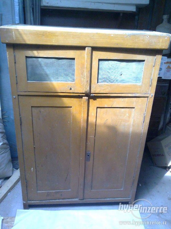 starožitná skříňka - foto 1