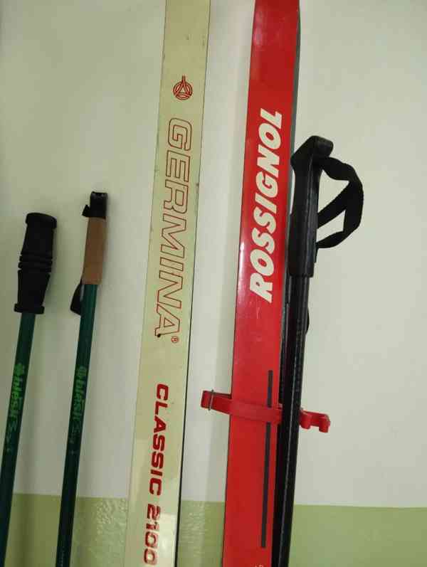 Přezkáče vel. 46, 3x dlouhé běžky, 2x hůlky a doplňky - foto 20