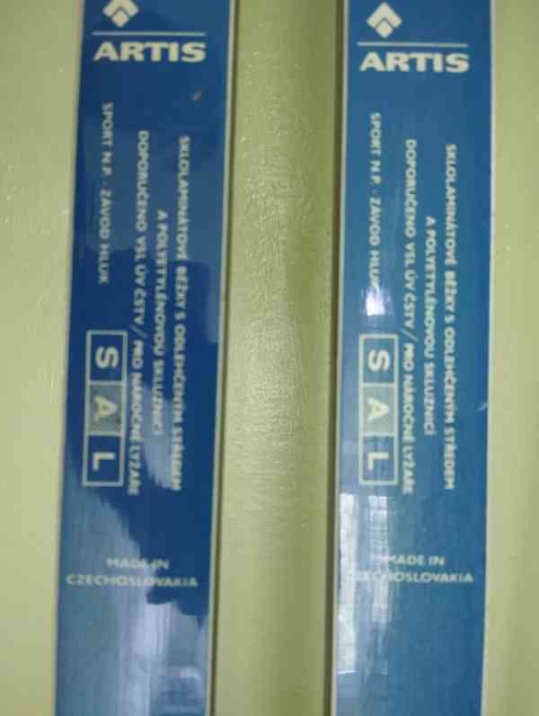 Přezkáče vel. 46, 3x dlouhé běžky, 2x hůlky a doplňky - foto 19
