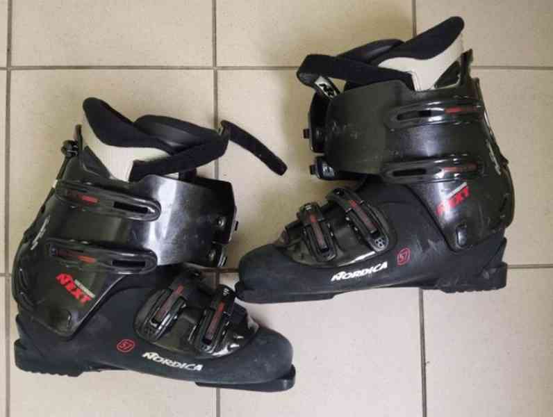 Běžky Rossignol (červené), hůlky a sjezd. boty nadměrná vel. - foto 10