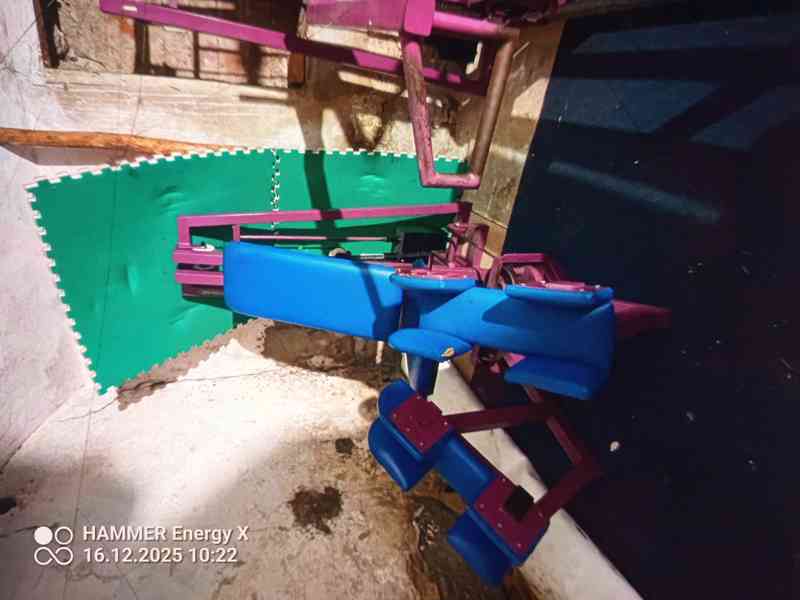 posilovací stroj - foto 2