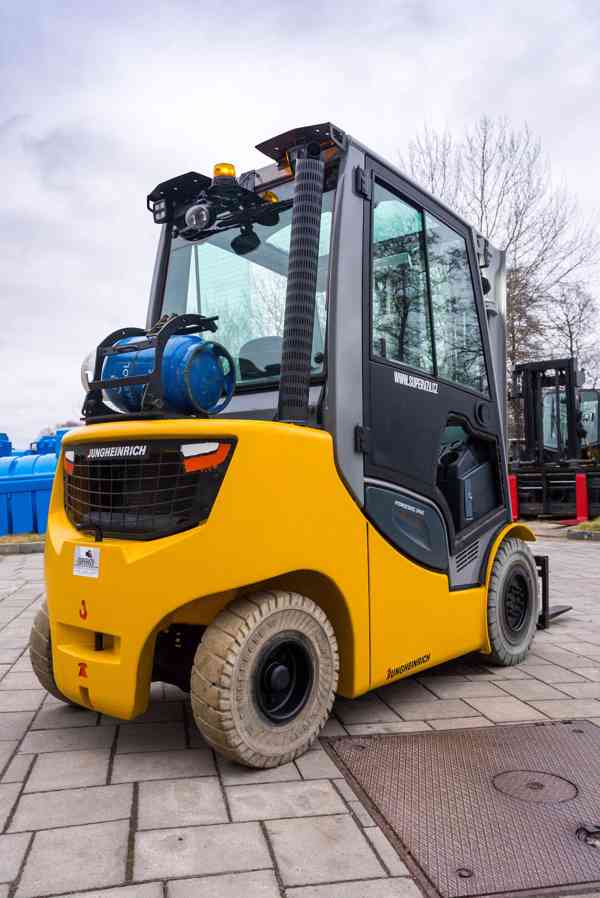 Vysokozdvižný vozík Jungheinrich TFG 425s - foto 3