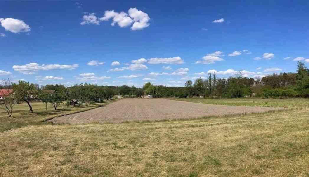 Prodej stavebního pozemku 2600 m2-Bechlín - foto 4