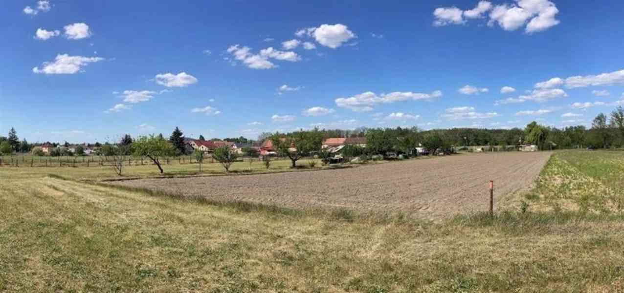 Prodej stavebního pozemku 2600 m2-Bechlín - foto 3