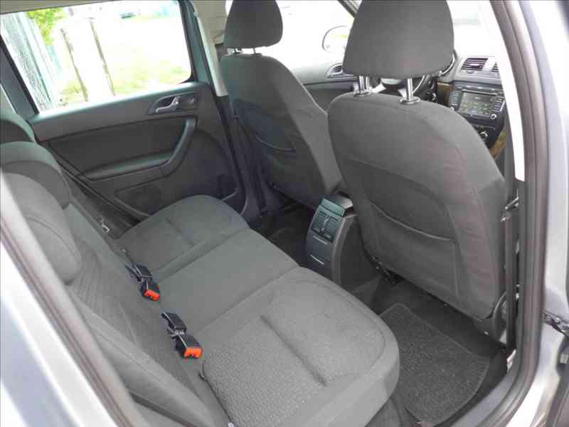 Škoda Yeti 1,2 TSi XENONY,DIGI AC,1.MAJ - foto 9