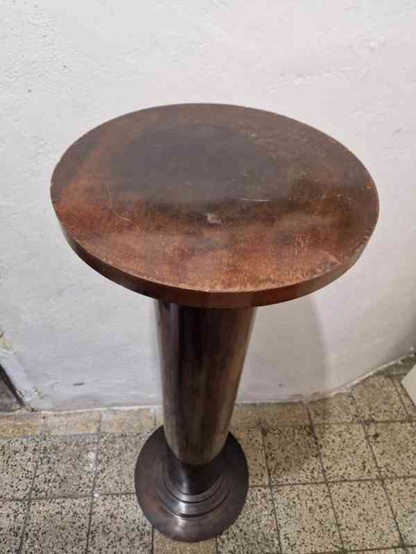 Krásný masivní dřevěný Sloup Podstavec 124cm