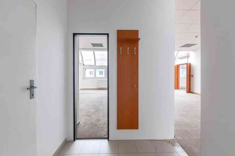 Nájem kanceláří 93 m2, 3.patro,  PRAHA 8 HARFA  (u O2 ARENY) - foto 5