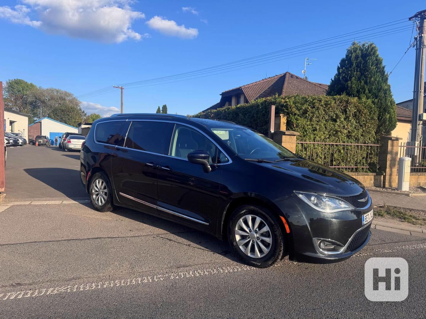 Chrysler Pacifica 3,6 RU Touring L Kůže 2018 DPH - foto 1