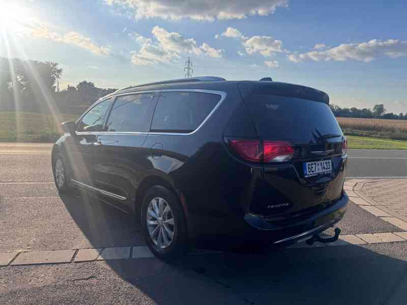 Chrysler Pacifica 3,6 RU Touring L Kůže 2018 DPH - foto 3