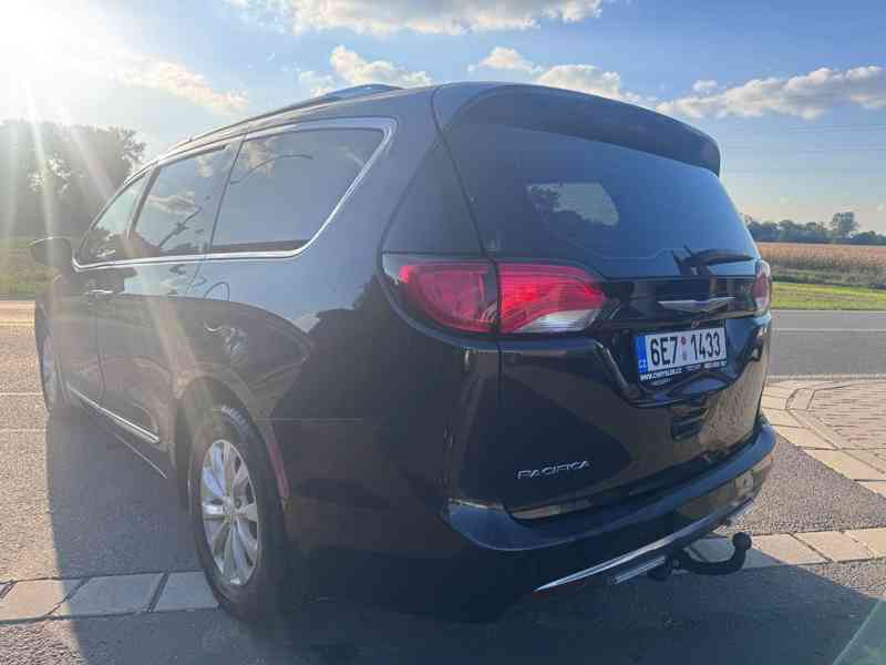 Chrysler Pacifica 3,6 RU Touring L Kůže 2018 DPH - foto 5