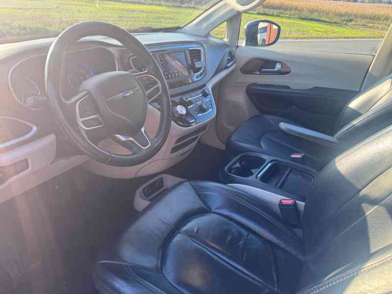Chrysler Pacifica 3,6 RU Touring L Kůže 2018 DPH - foto 15