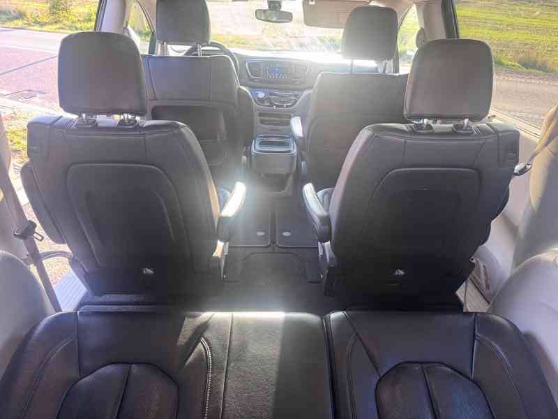 Chrysler Pacifica 3,6 RU Touring L Kůže 2018 DPH - foto 8